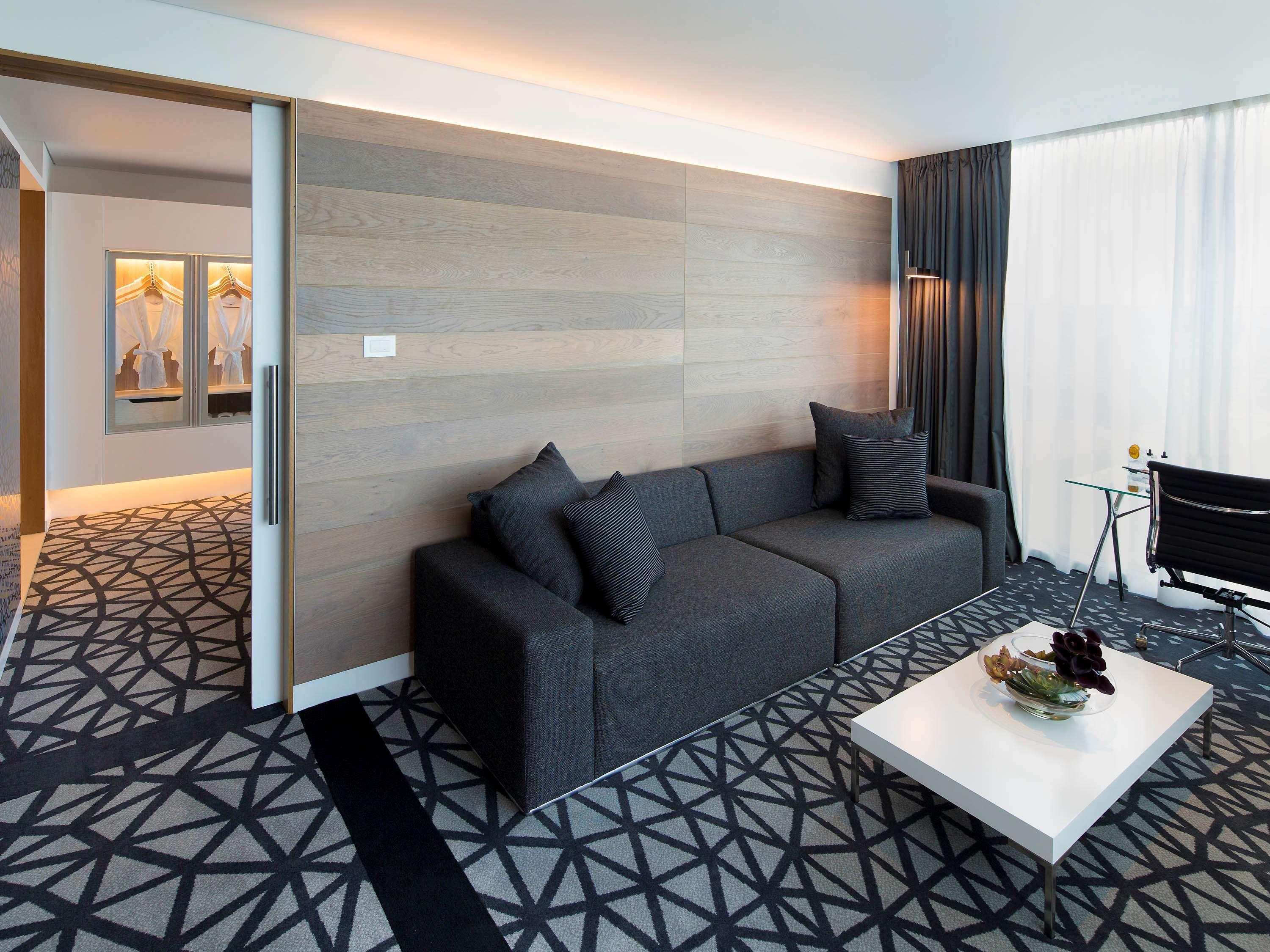 Pullman Sydney Airport Hotel Екстериор снимка A suite at the hotel