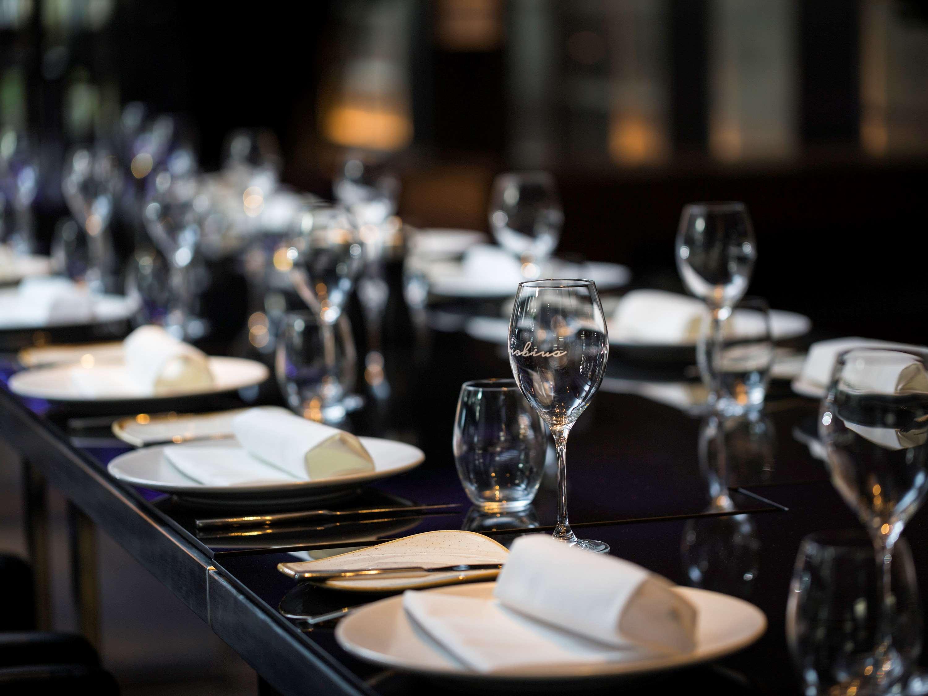 Pullman Sydney Airport Hotel Екстериор снимка A table set for fine dining