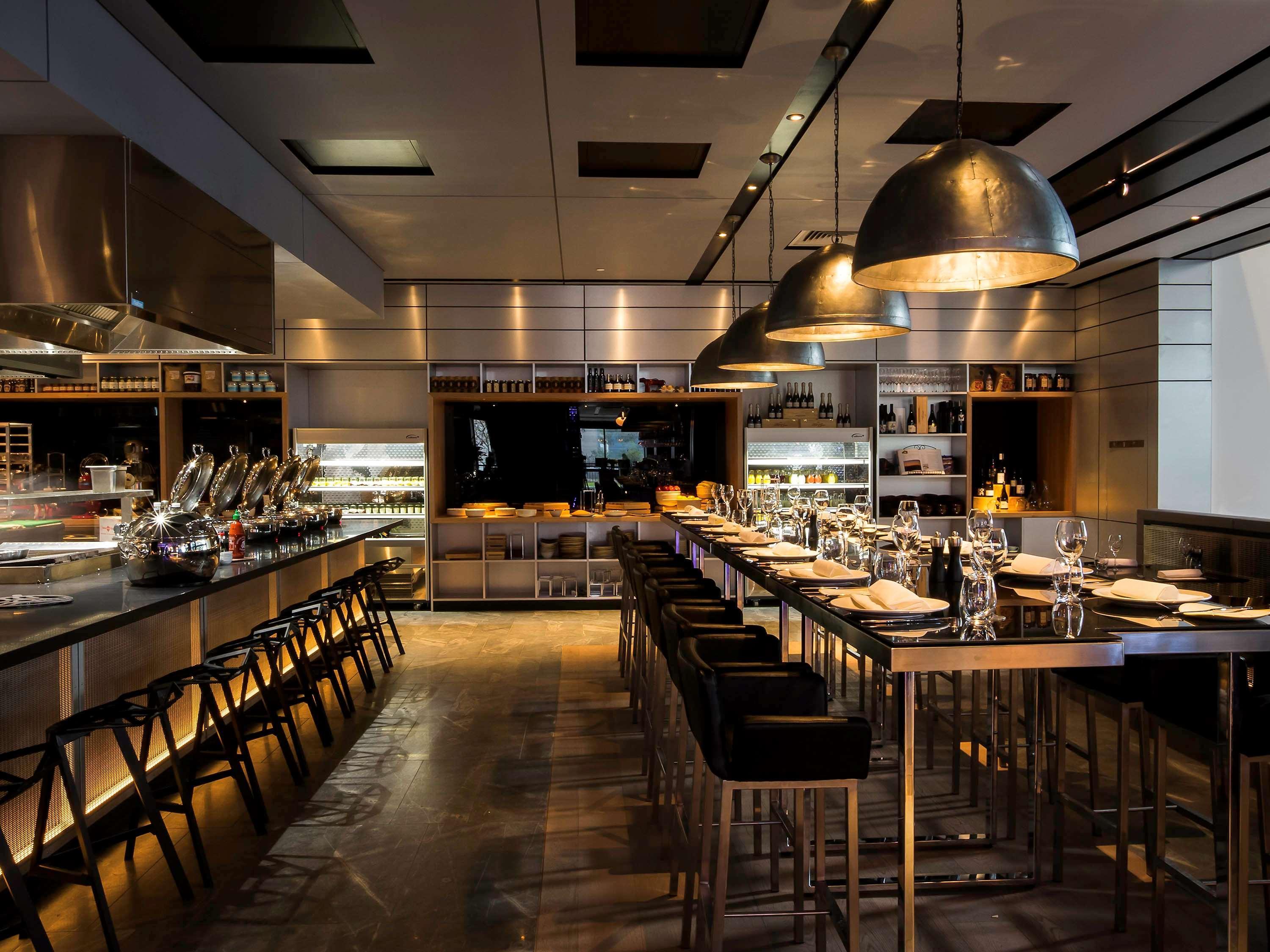Pullman Sydney Airport Hotel Екстериор снимка Interior of the restaurant