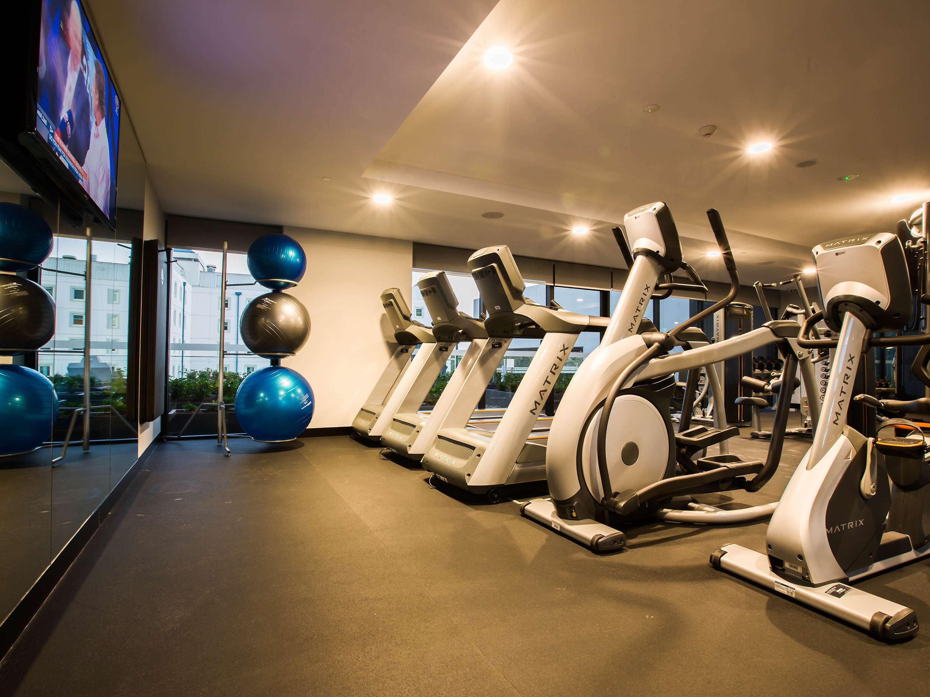 Pullman Sydney Airport Hotel Екстериор снимка The gym at the hotel
