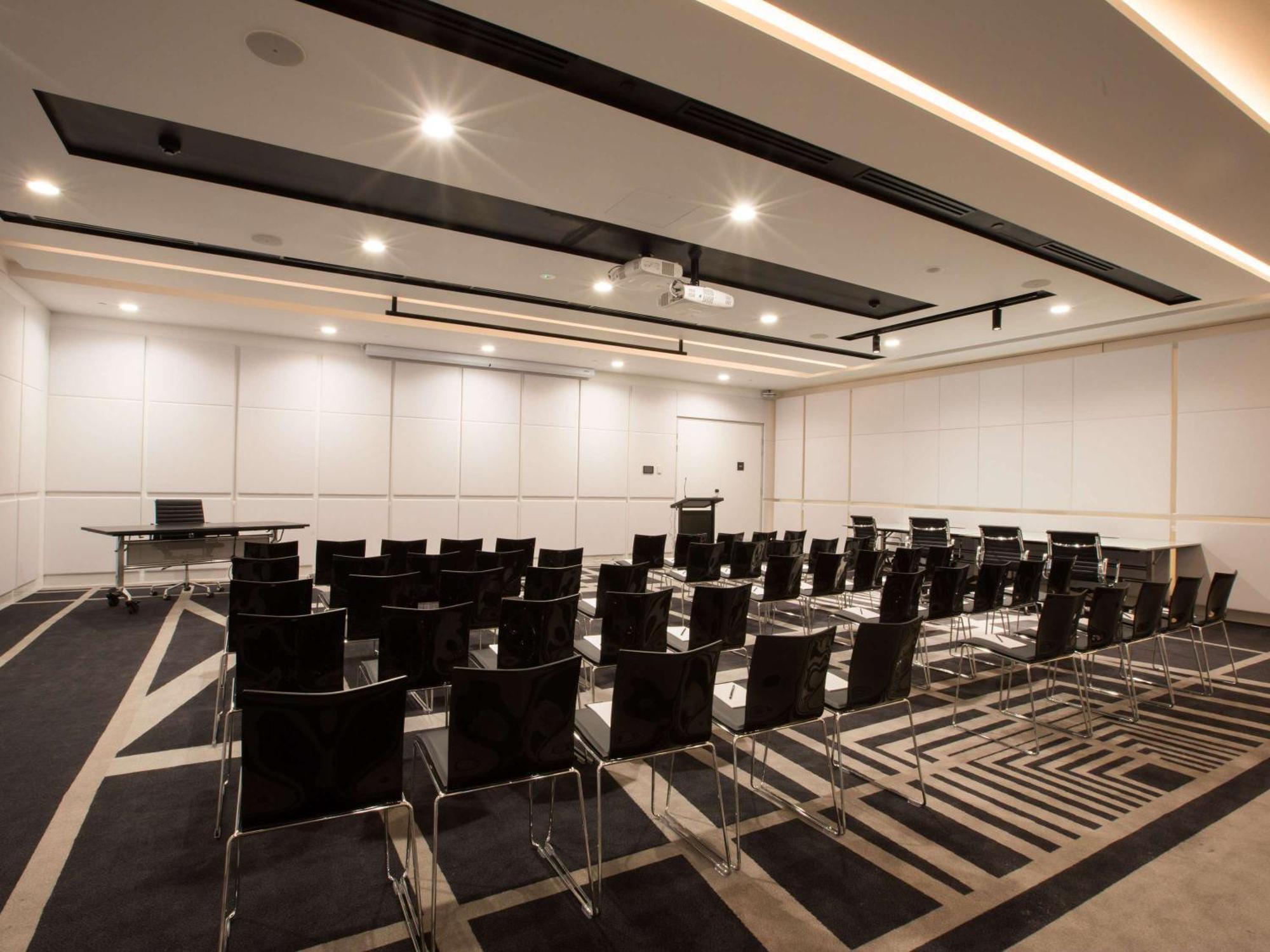 Pullman Sydney Airport Hotel Екстериор снимка Meeting room