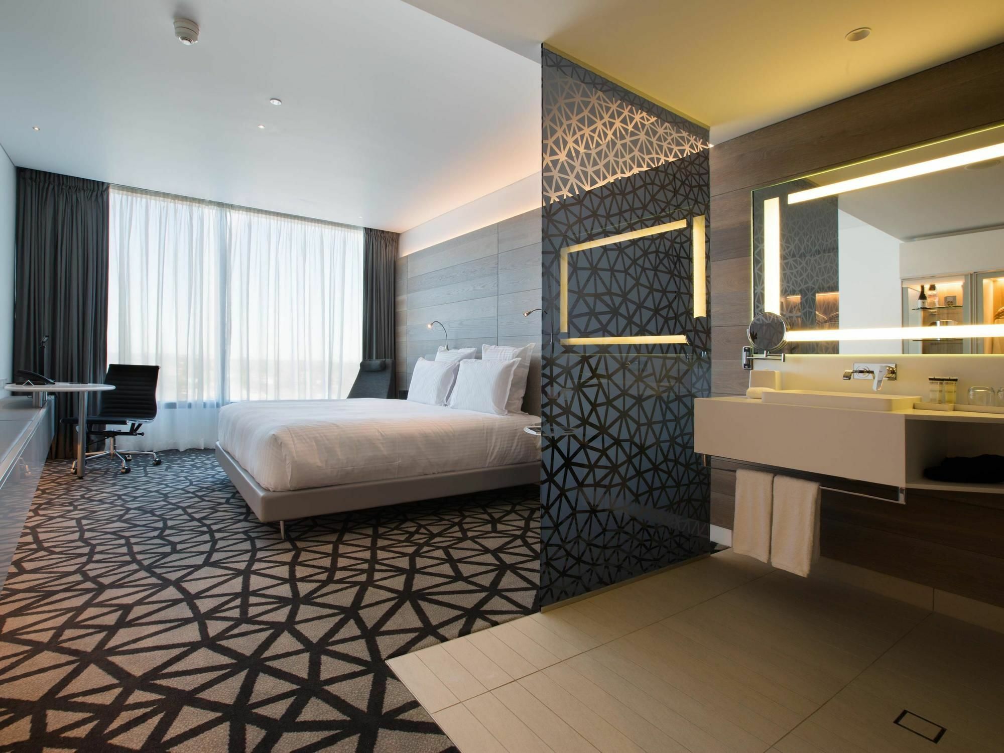 Pullman Sydney Airport Hotel Екстериор снимка Deluxe Room