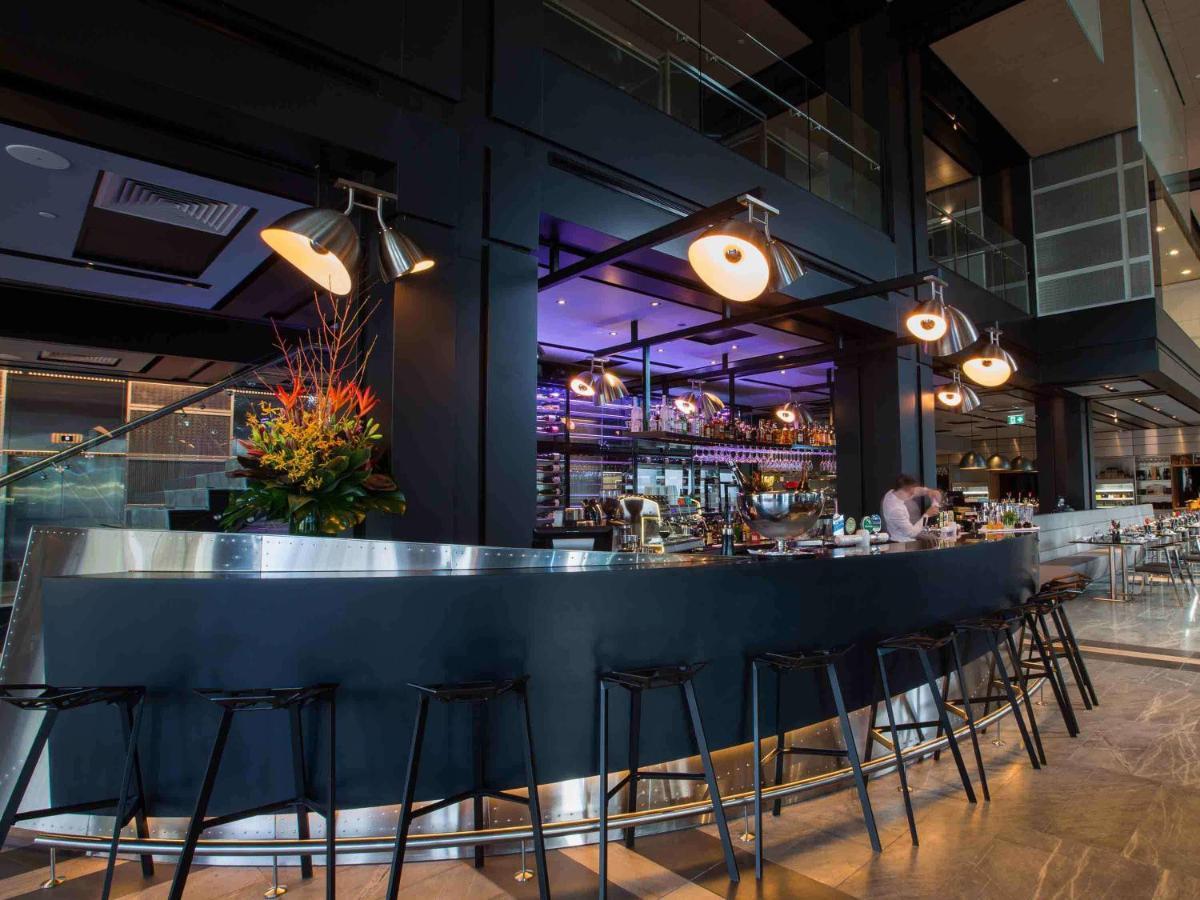 Pullman Sydney Airport Hotel Екстериор снимка The bar at the restaurant